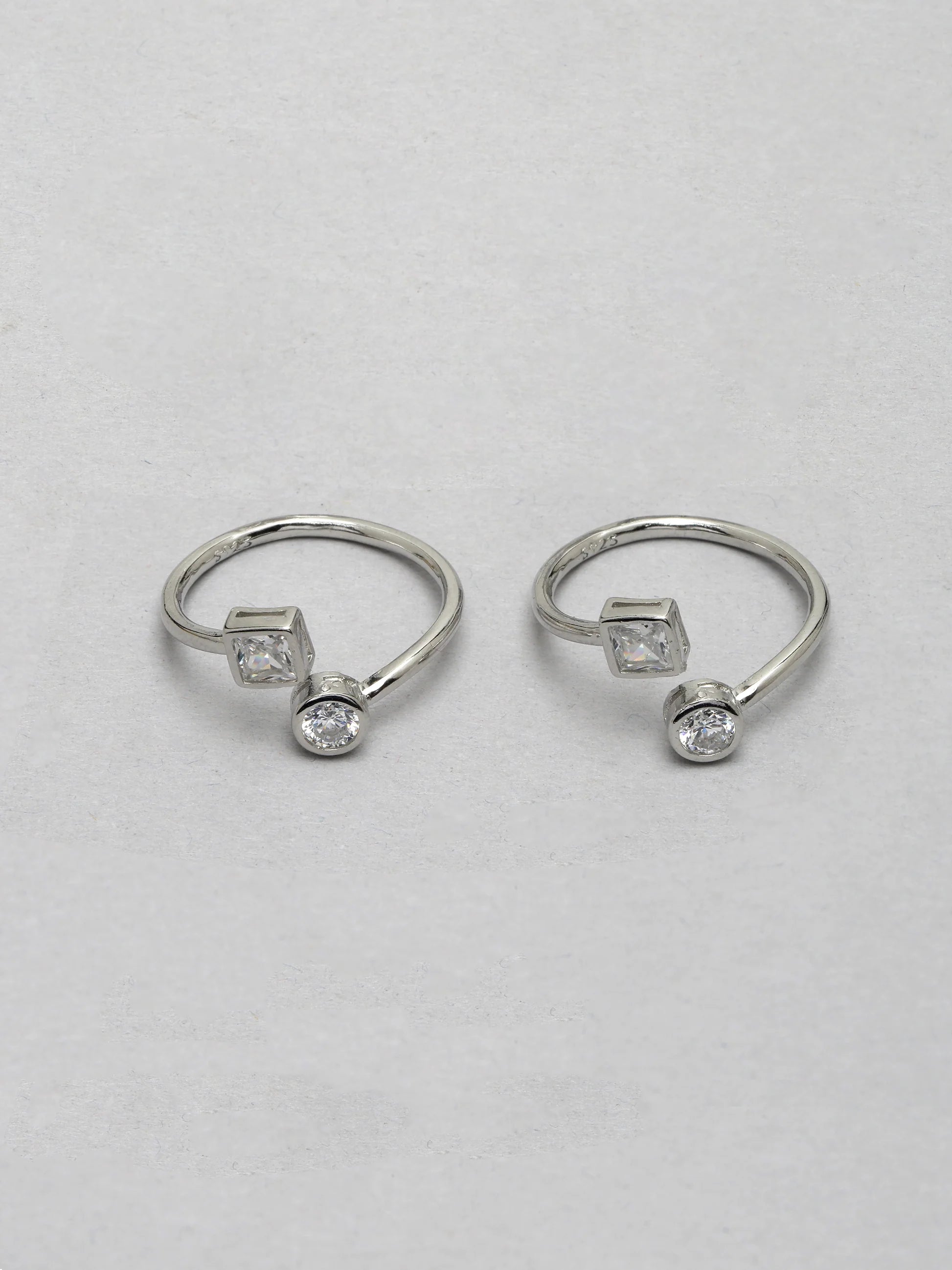 silver-square-circle-diamond-cosmic-toe-ring-shop