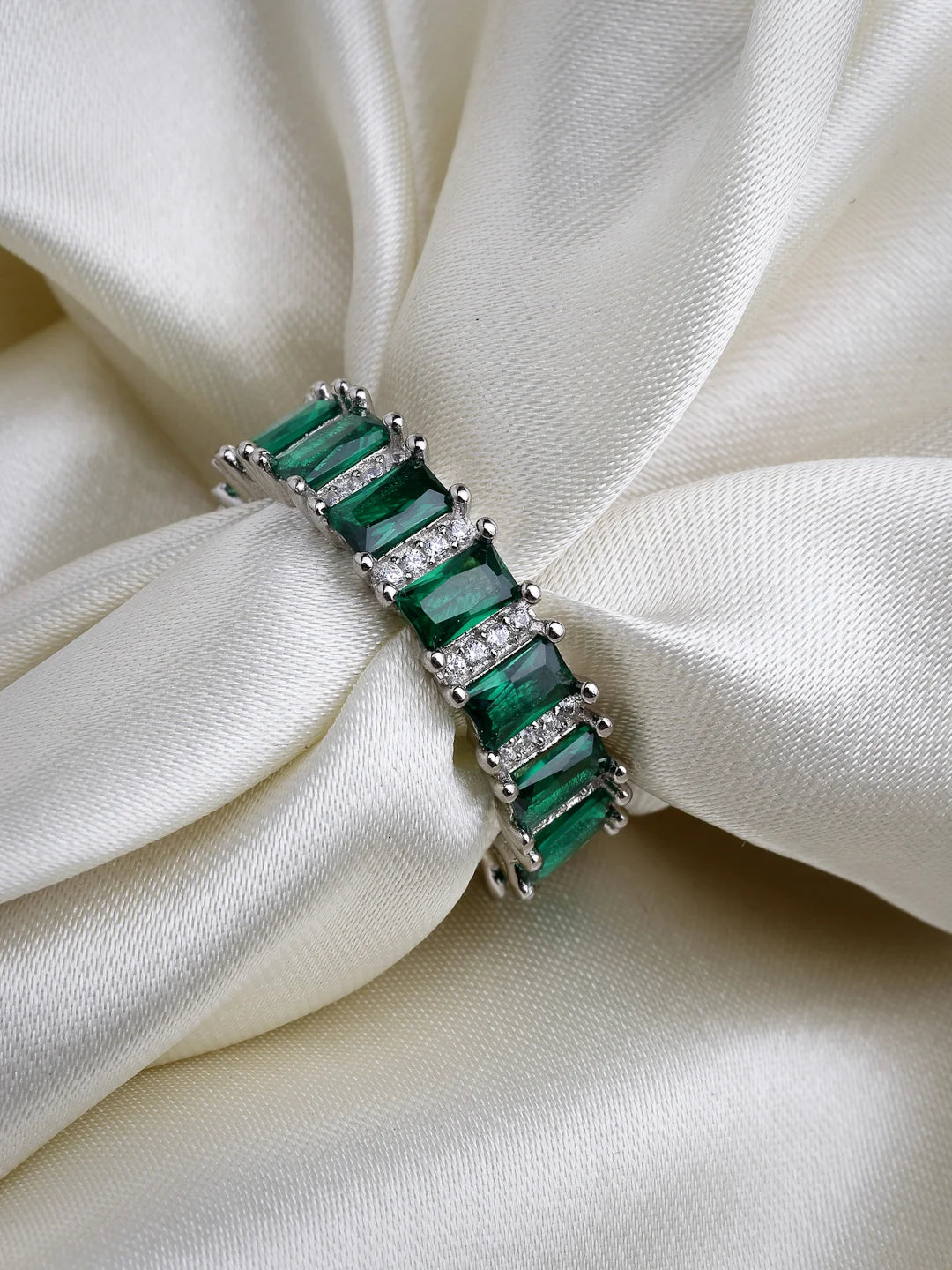 silver-green-veil-ensemble-band